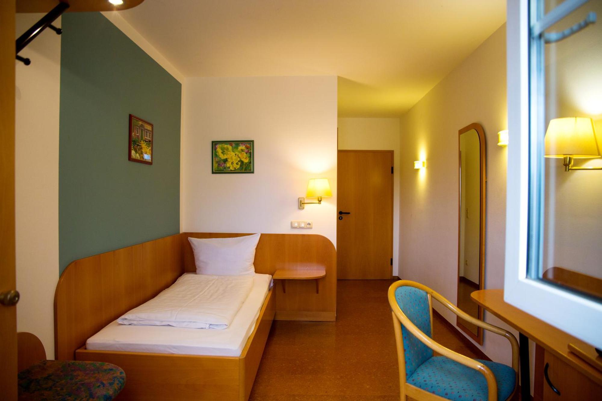 Hotel Zur Linde Gaedheim Ngoại thất bức ảnh