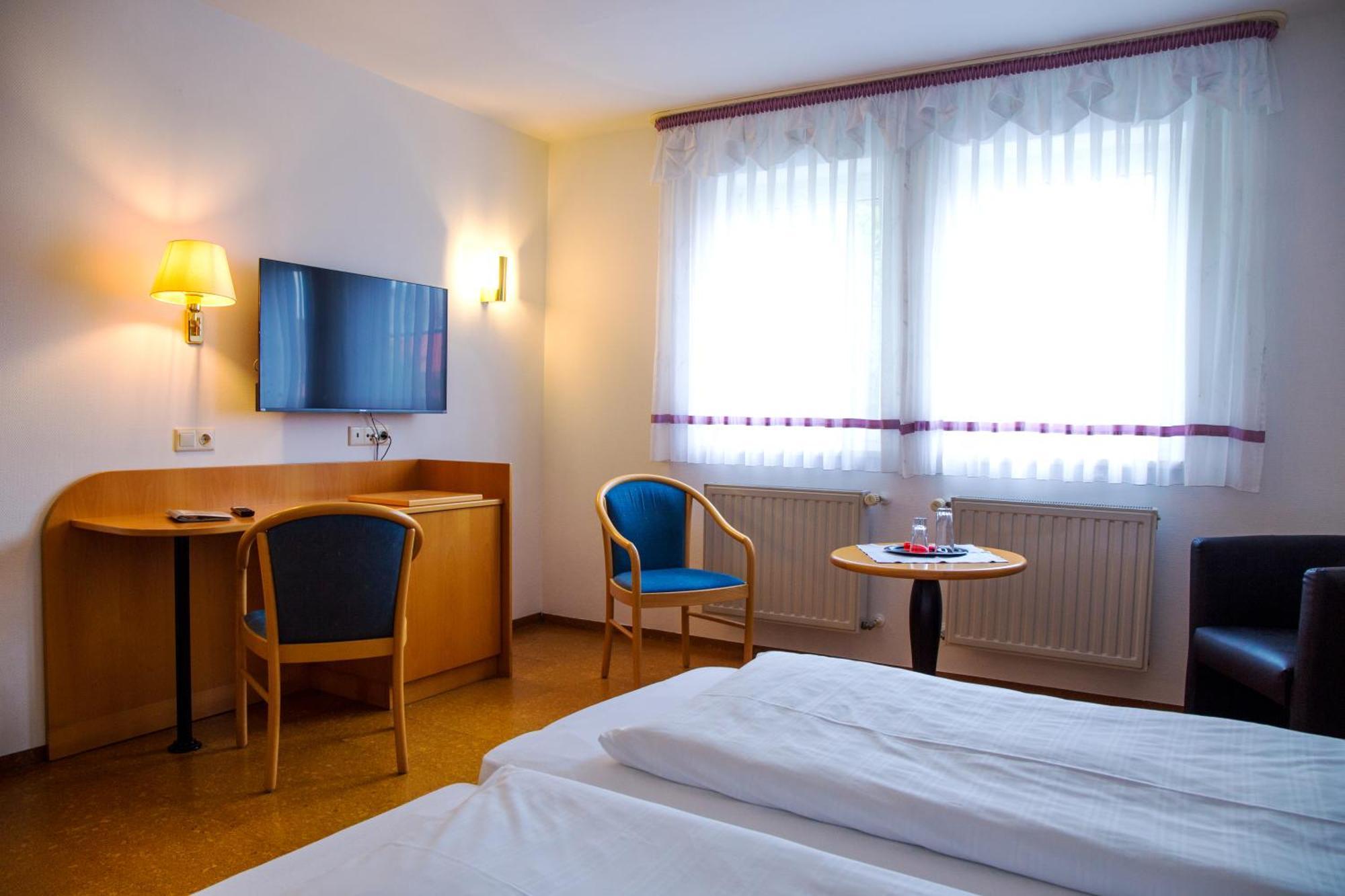 Hotel Zur Linde Gaedheim Ngoại thất bức ảnh
